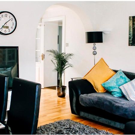 Home To Home Stay Apartment กลาสโกว์ ภายนอก รูปภาพ