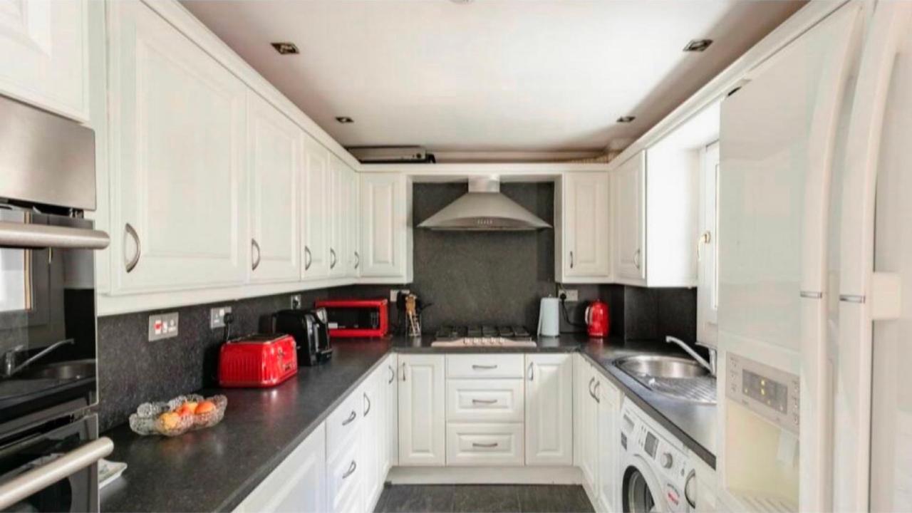 Home To Home Stay Apartment กลาสโกว์ ภายนอก รูปภาพ