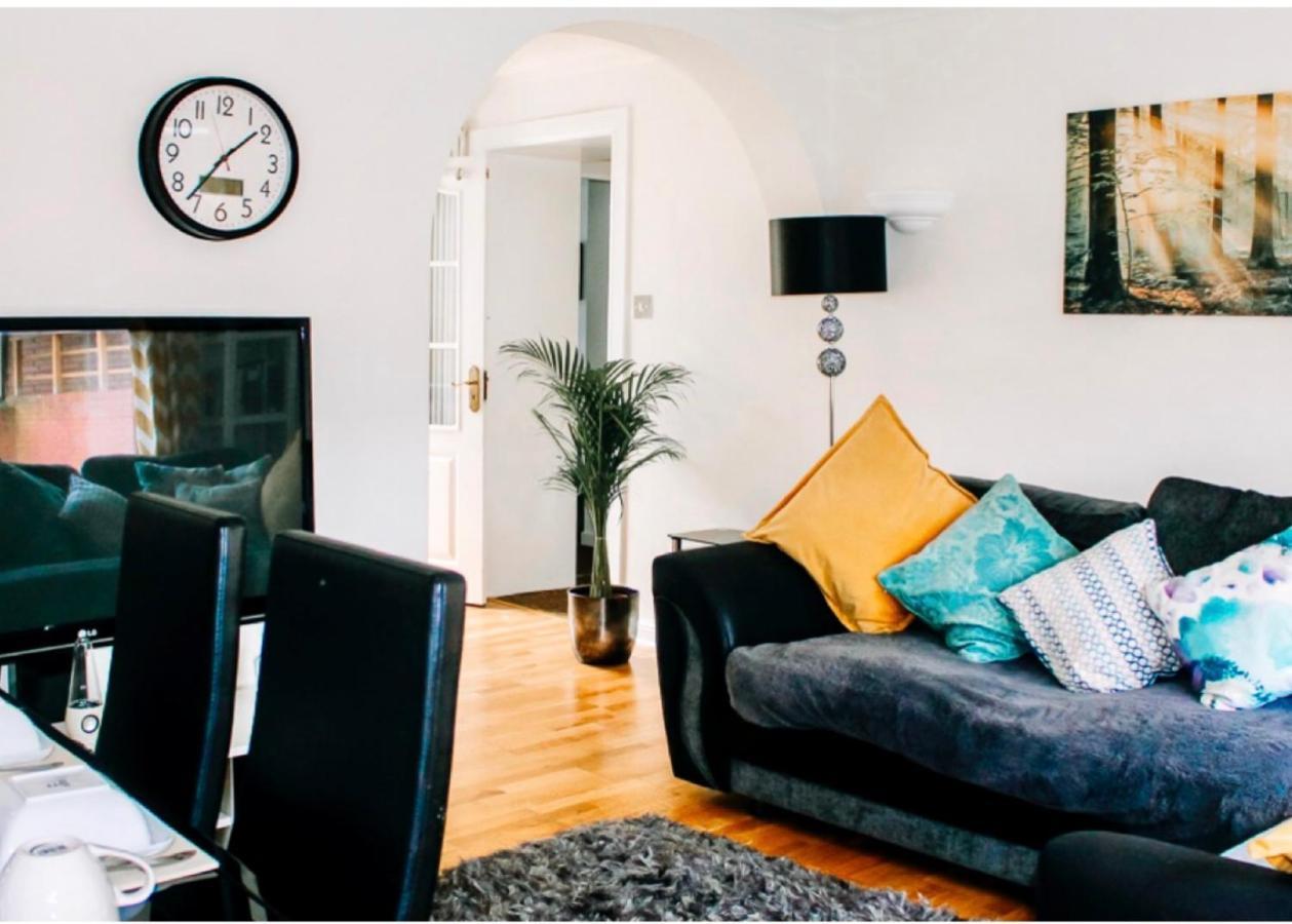 Home To Home Stay Apartment กลาสโกว์ ภายนอก รูปภาพ